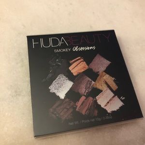 HUDA BEAUTY Smokey Obsessions Eyeshadow Palette